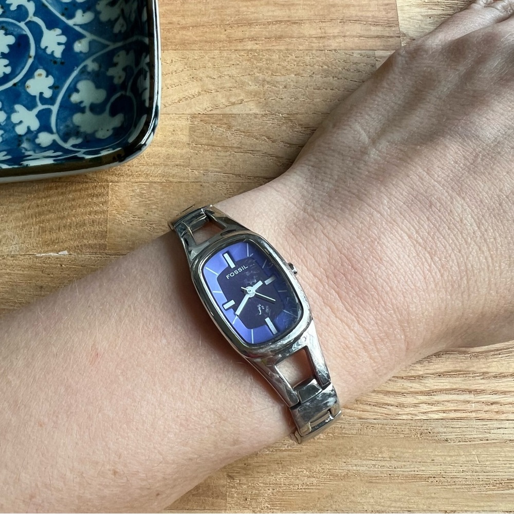 Fossil ladies silver tone bracelet watch NEW BATTERY